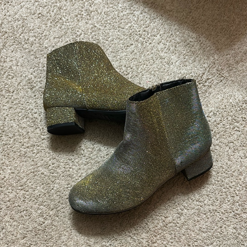 NWOT Steve Madden metallic (starry) boot size 5